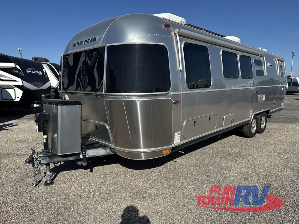2024 Airstream Flying Cloud 30FB Office, Photos photo 5