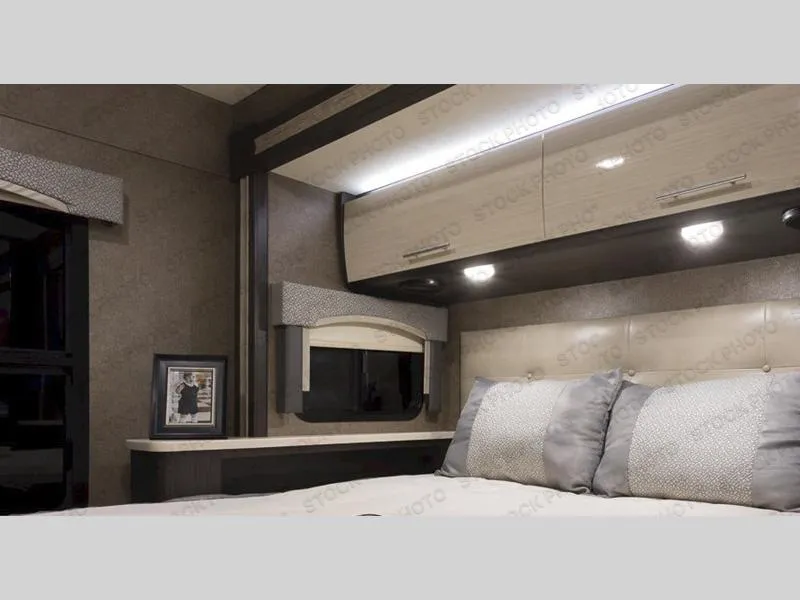 2018 Thor Motor Coach Quantum RC25 - Photo 3