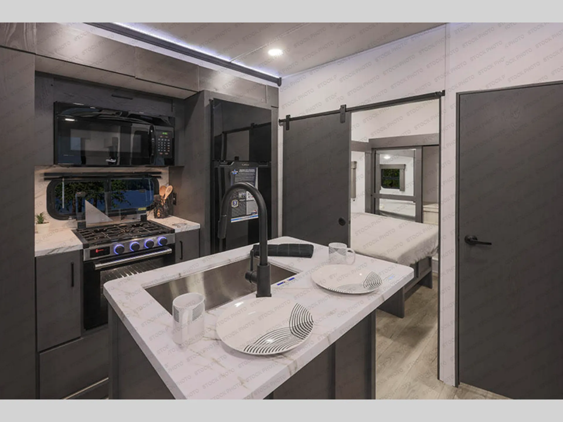 2023 Alliance RV Valor 31T13 - Photo 4