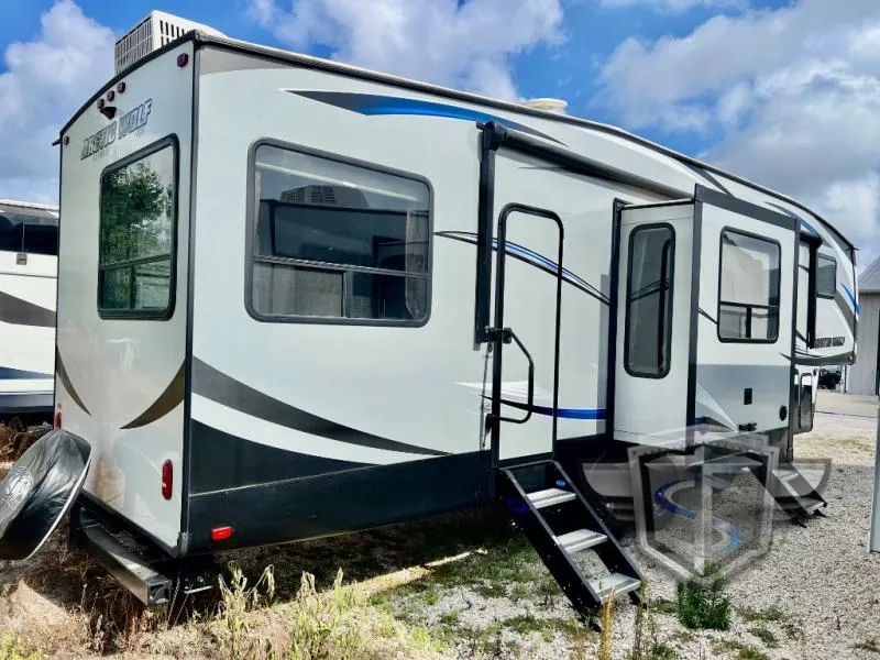 2018 Forest River RV Cherokee Arctic Wolf 305ML6 - Photo 3