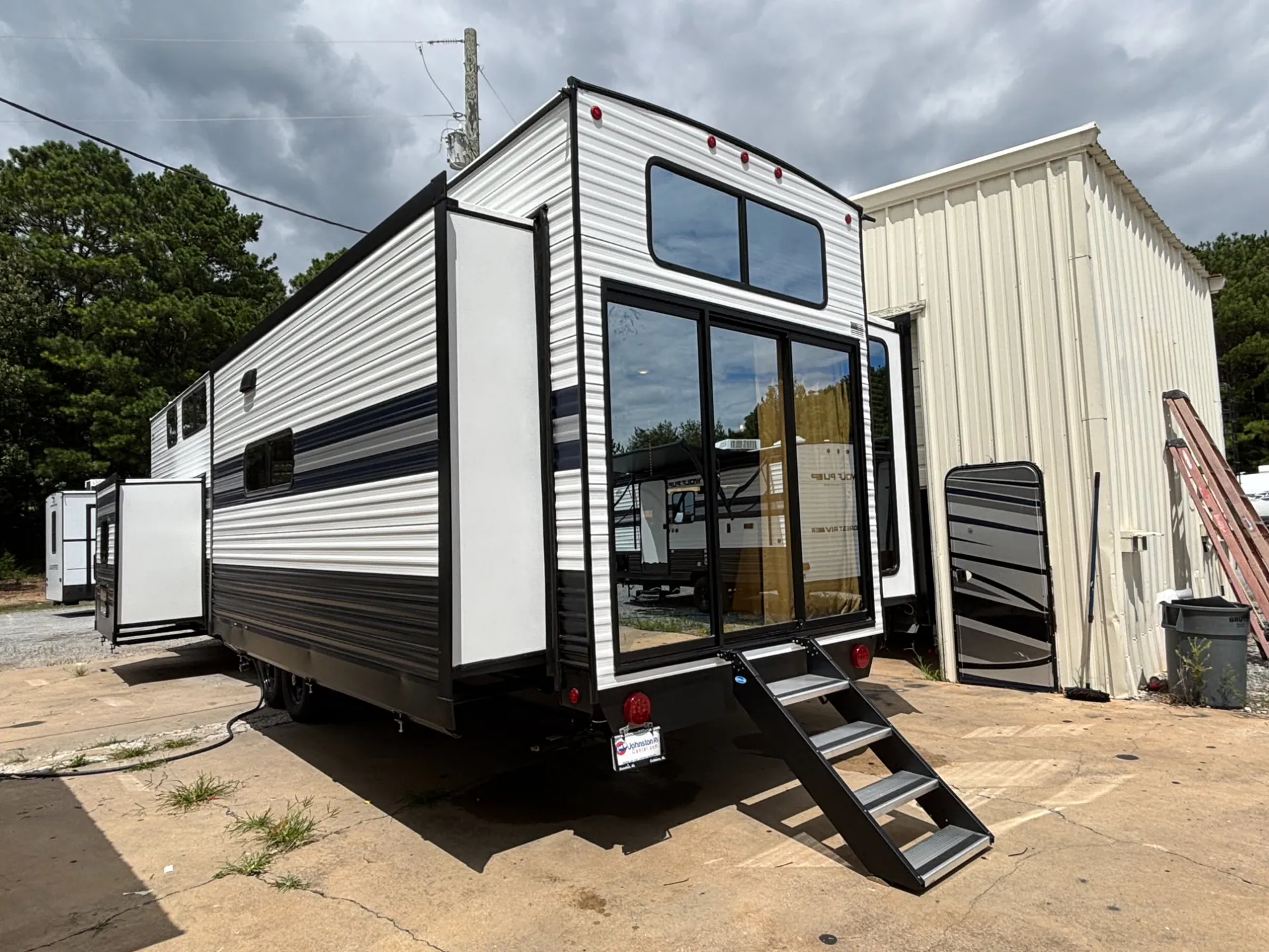 2027 Forest River Cherokee Timberwolf 39JM — Photo 7