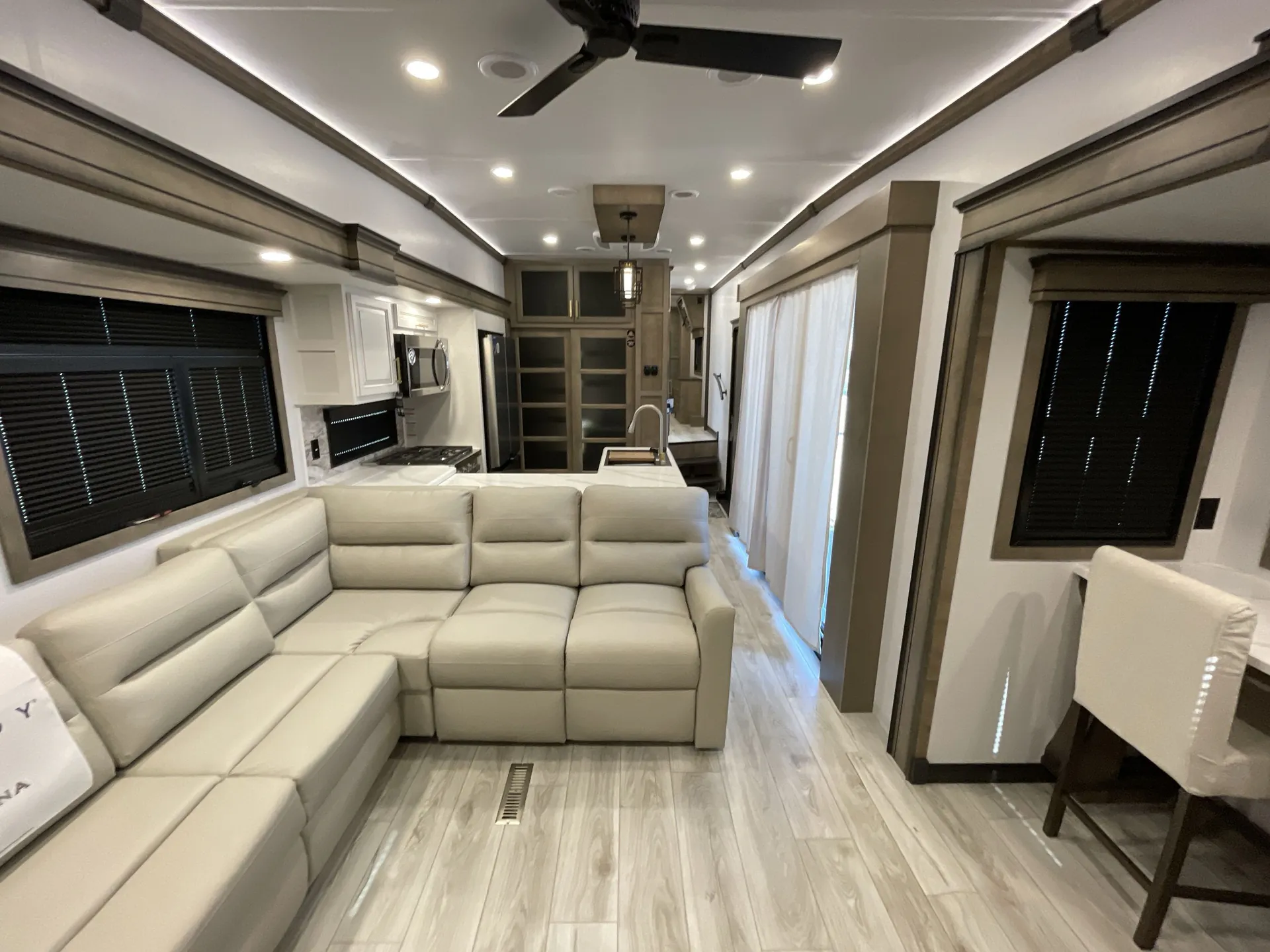 2025 Keystone Montana 3532SP — living area main