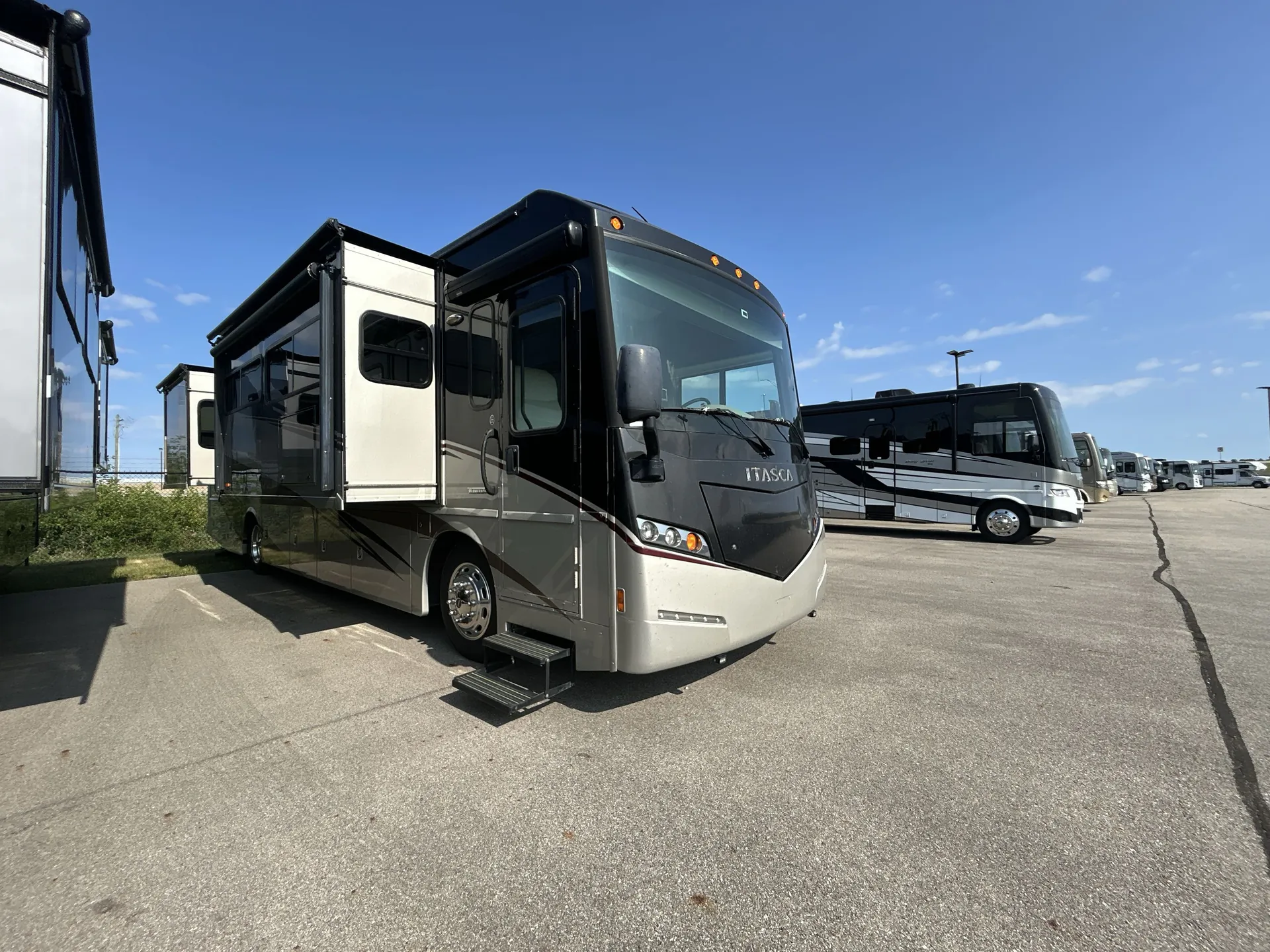 2015 Winnebago Solei 36G - Photo 2