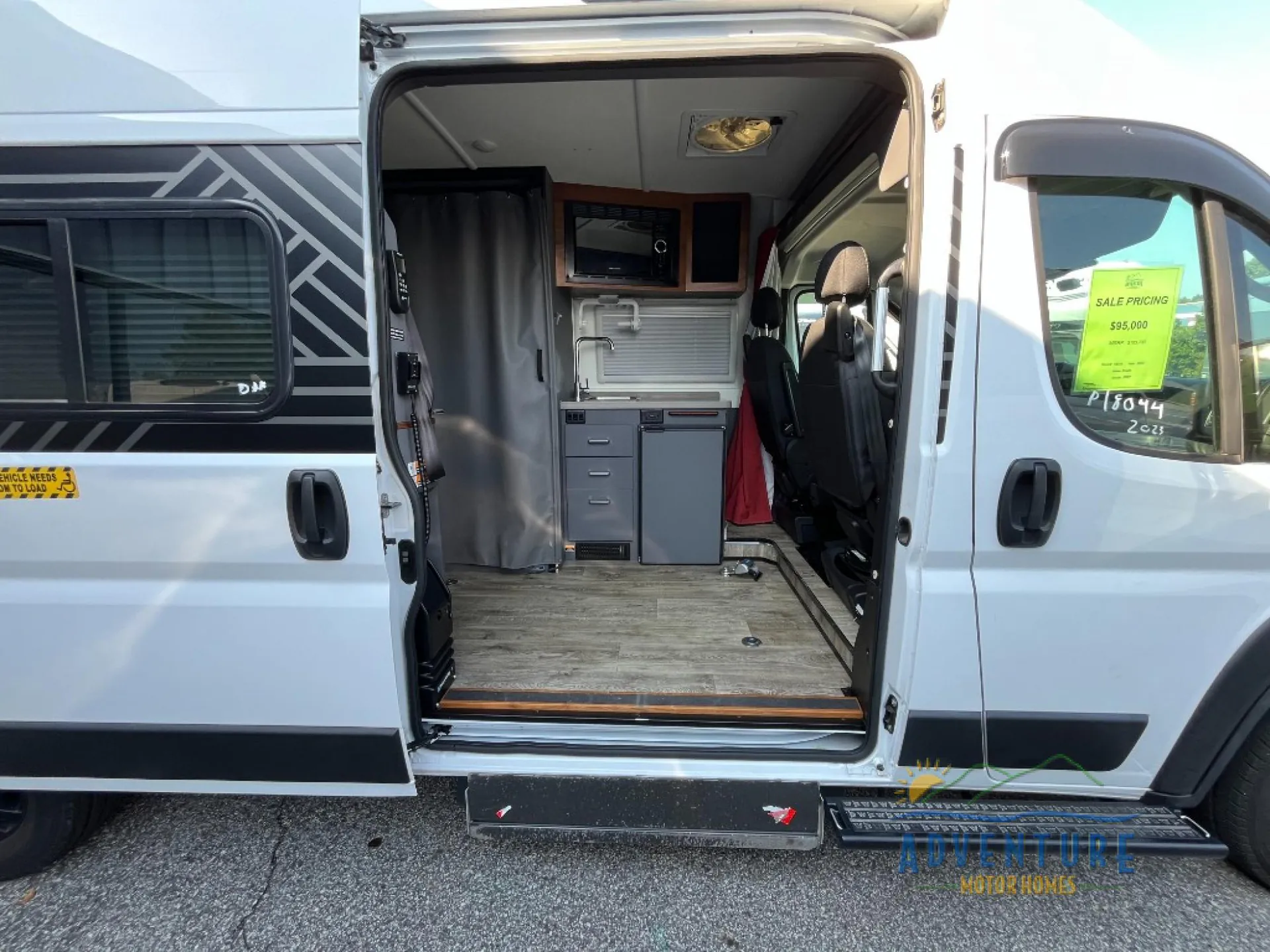 2023 Winnebago Roam 59RZ - Photo 4
