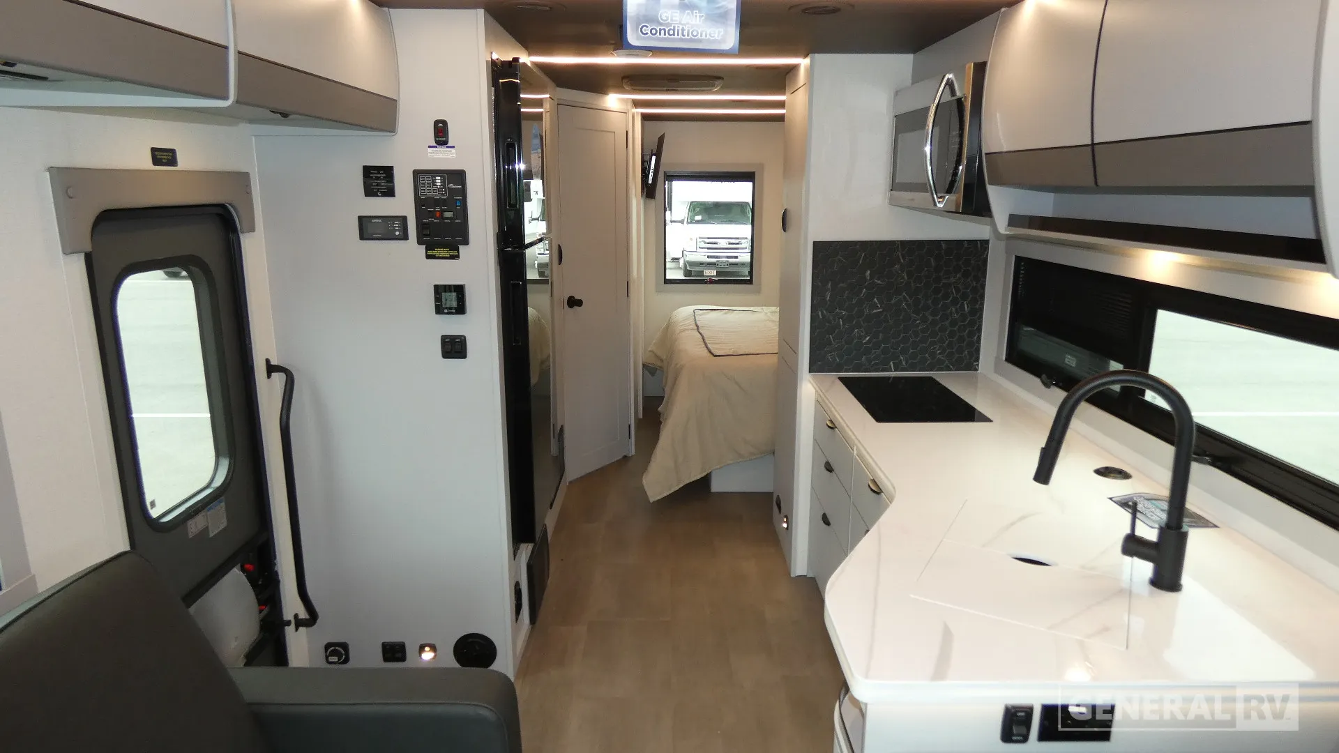 2027 Coachmen Euro 25EU - Photo 3