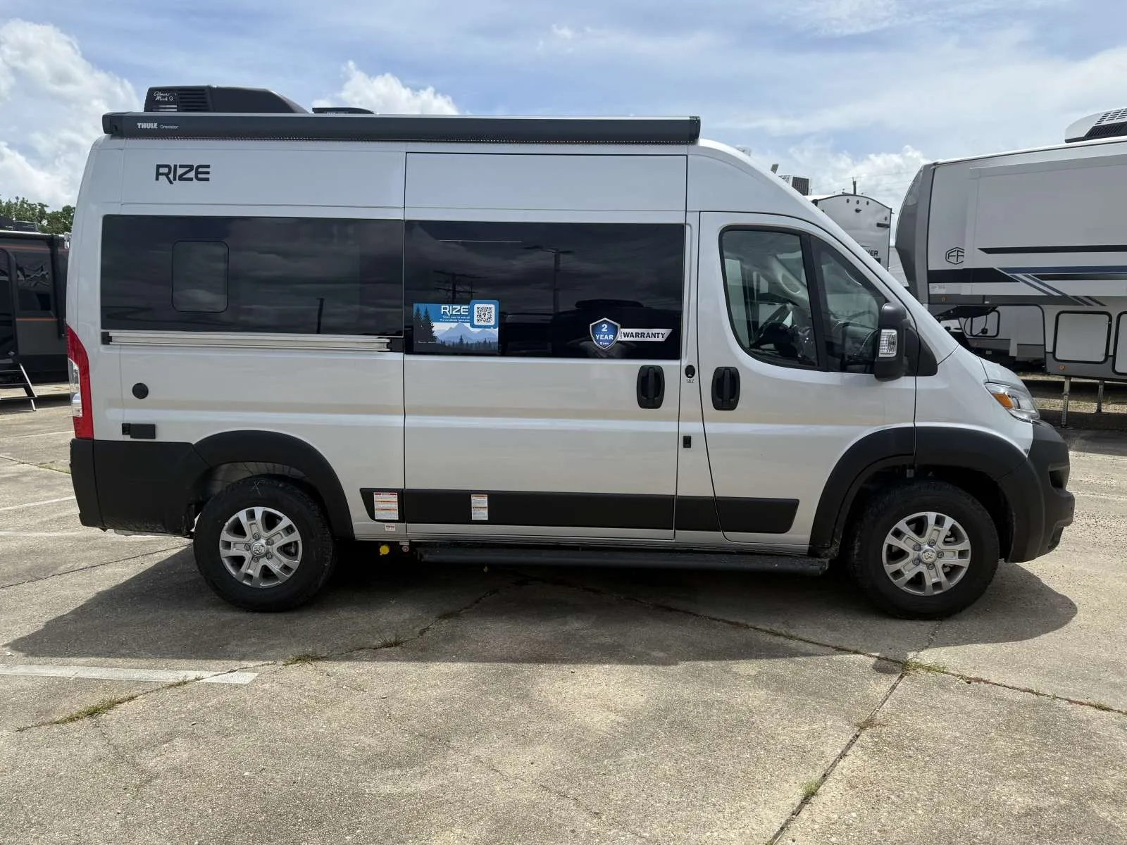2027 THOR MOTOR COACH RIZE 18Z - Photo 4