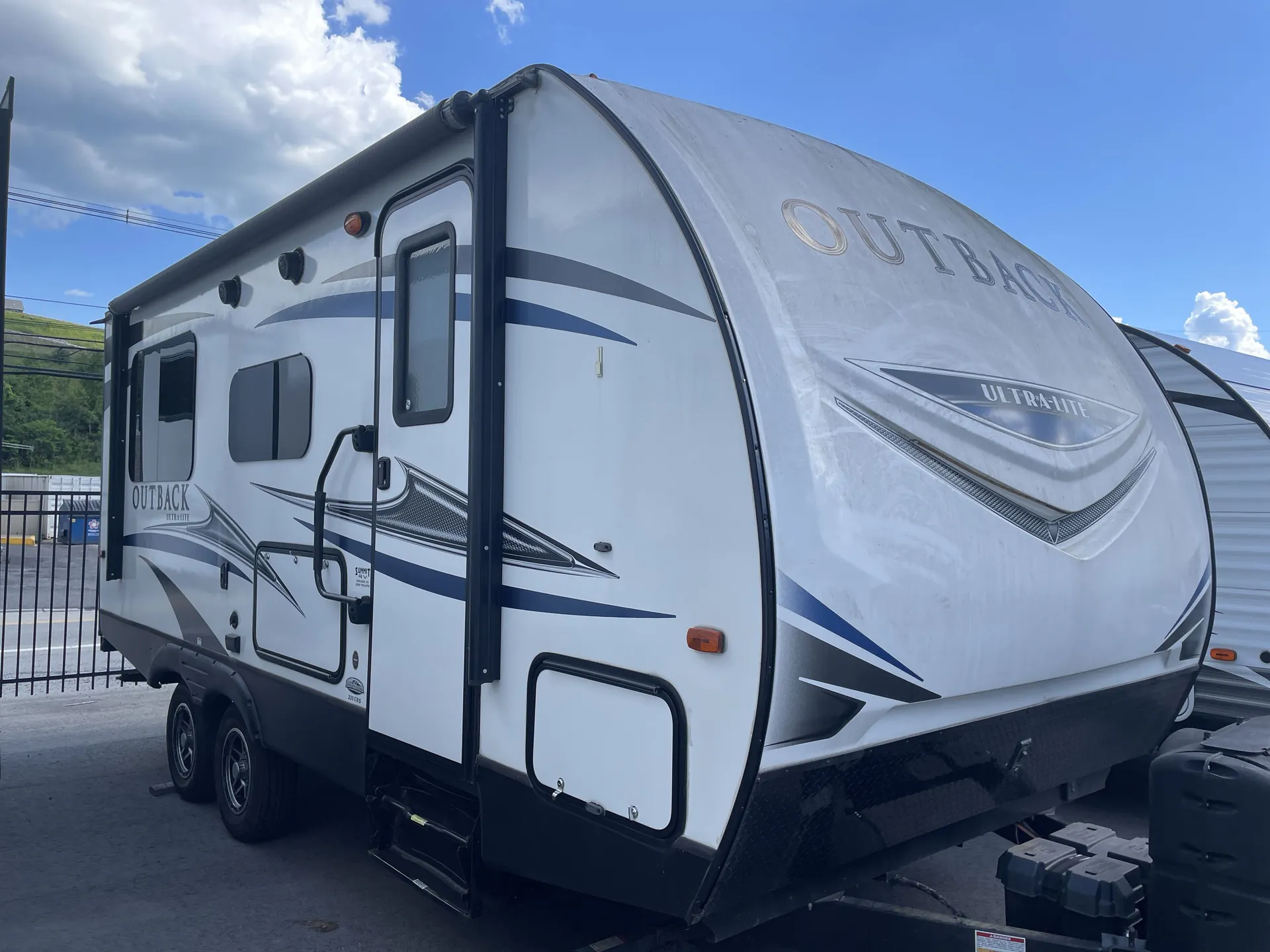2018 Keystone Outback Ultra-Lite 210URS - Photo 2