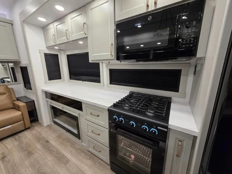2026 Brinkley Model G 4100, Photos photo 7