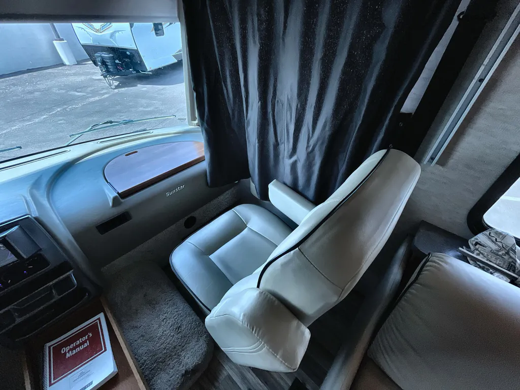 2018 Winnebago Sunstar 27P, Photos photo 25