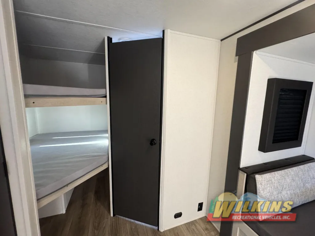 2026 Shasta RVs i-5 Edition 527BHS, Photos photo 16