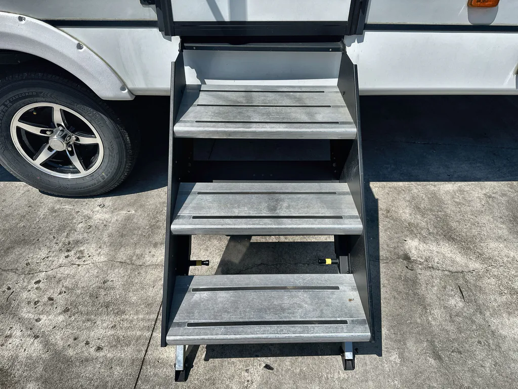 2023 Coachmen Freedom Express Ultra Lite 274RKS, Photos photo 30