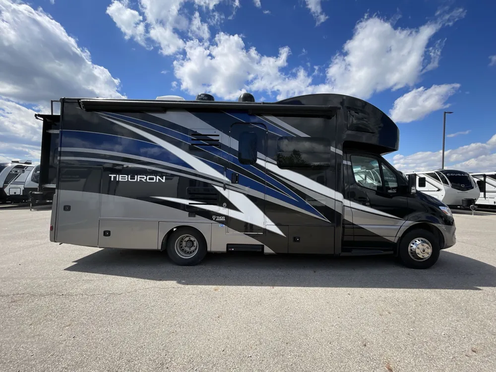 2021 Thor Motor Coach Tiburon 24RW — campside