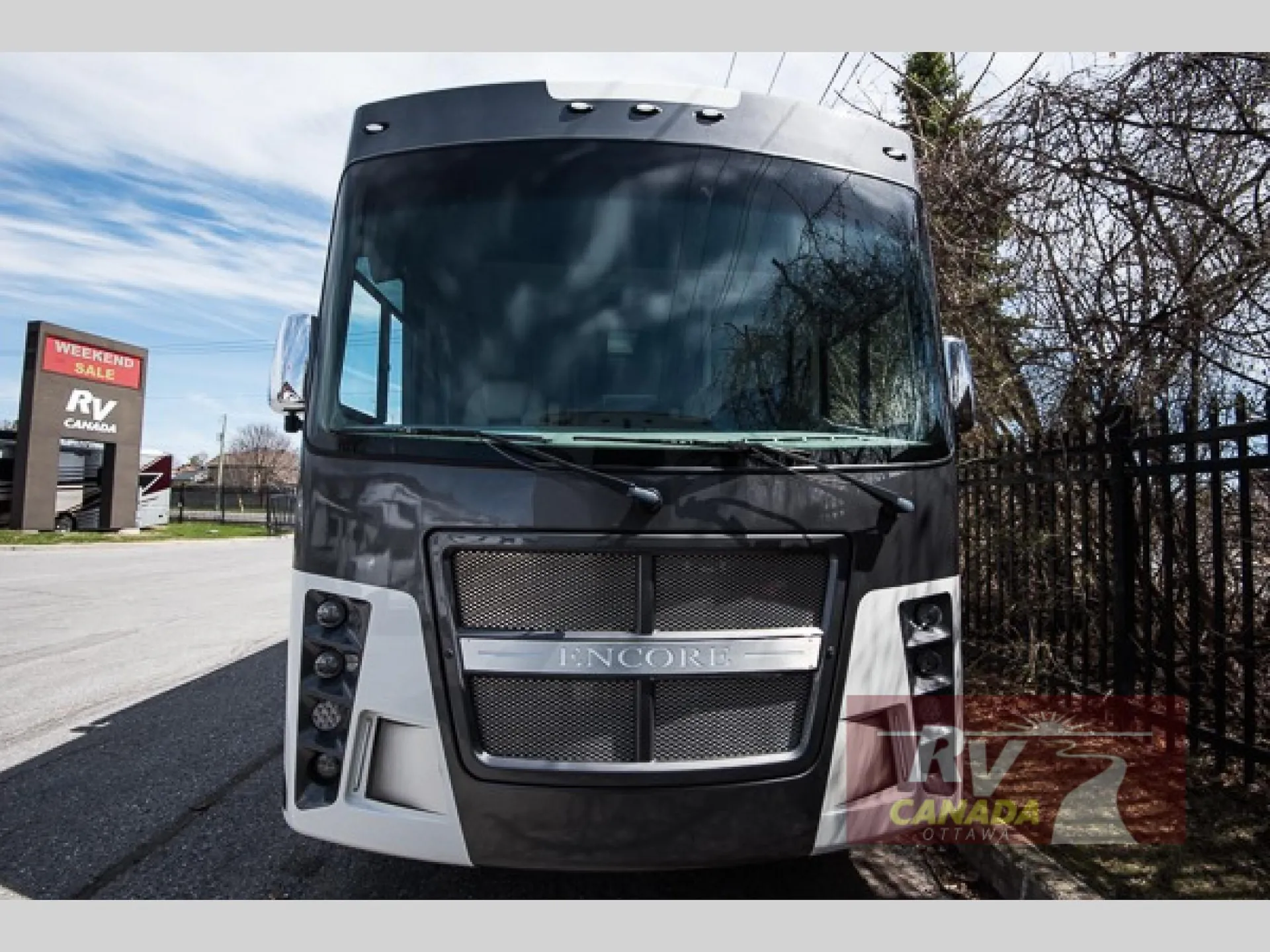 2024 Coachmen Encore 325SS dealer photo 3 from RV Canada Ottawa