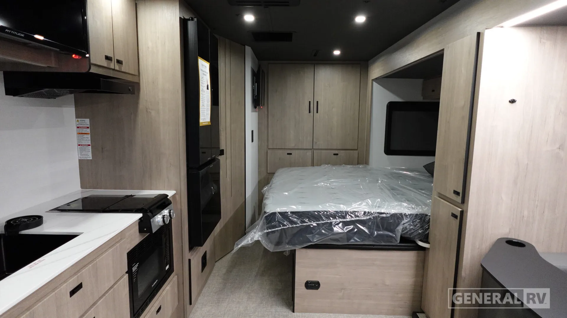 2026 Grand Design Lineage Series M 25FW - Photo 3
