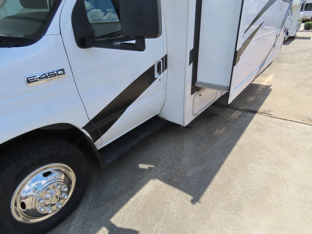 2025 Thor Motor Coach Four Winds 28Z - Photo 4