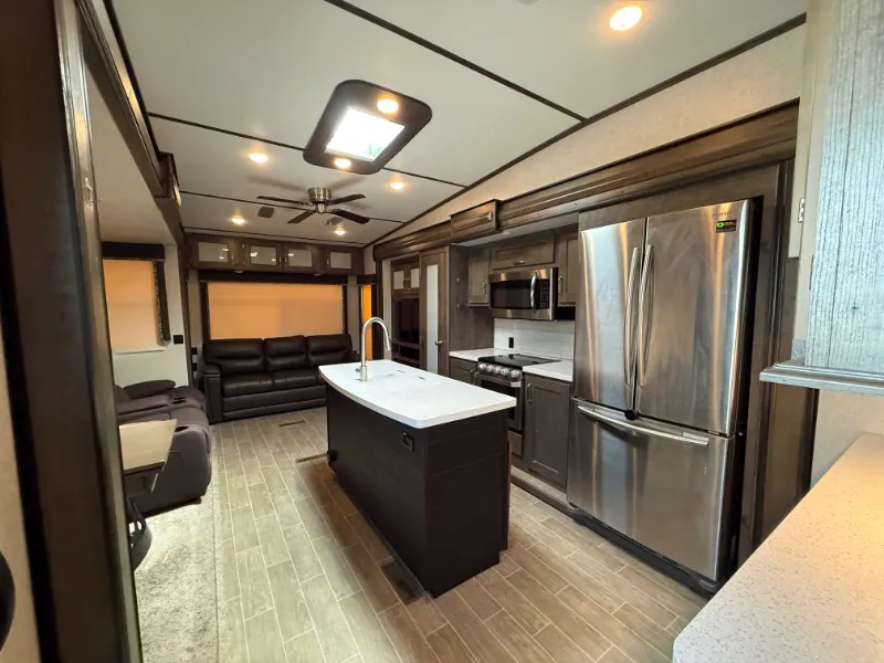 2019 Keystone Montana High Country 331RL - Photo 4