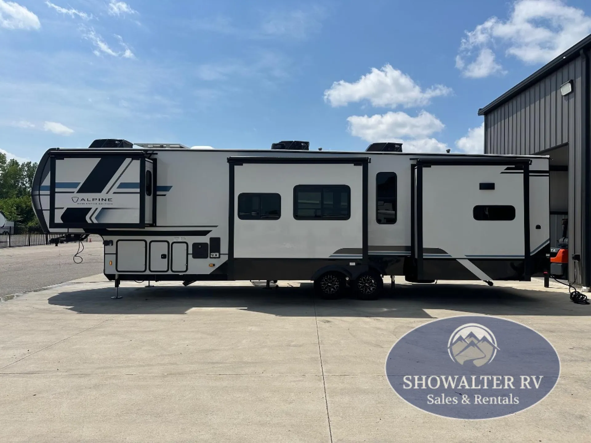 2026 Keystone Alpine Avalanche Edition 366LS - Photo 4