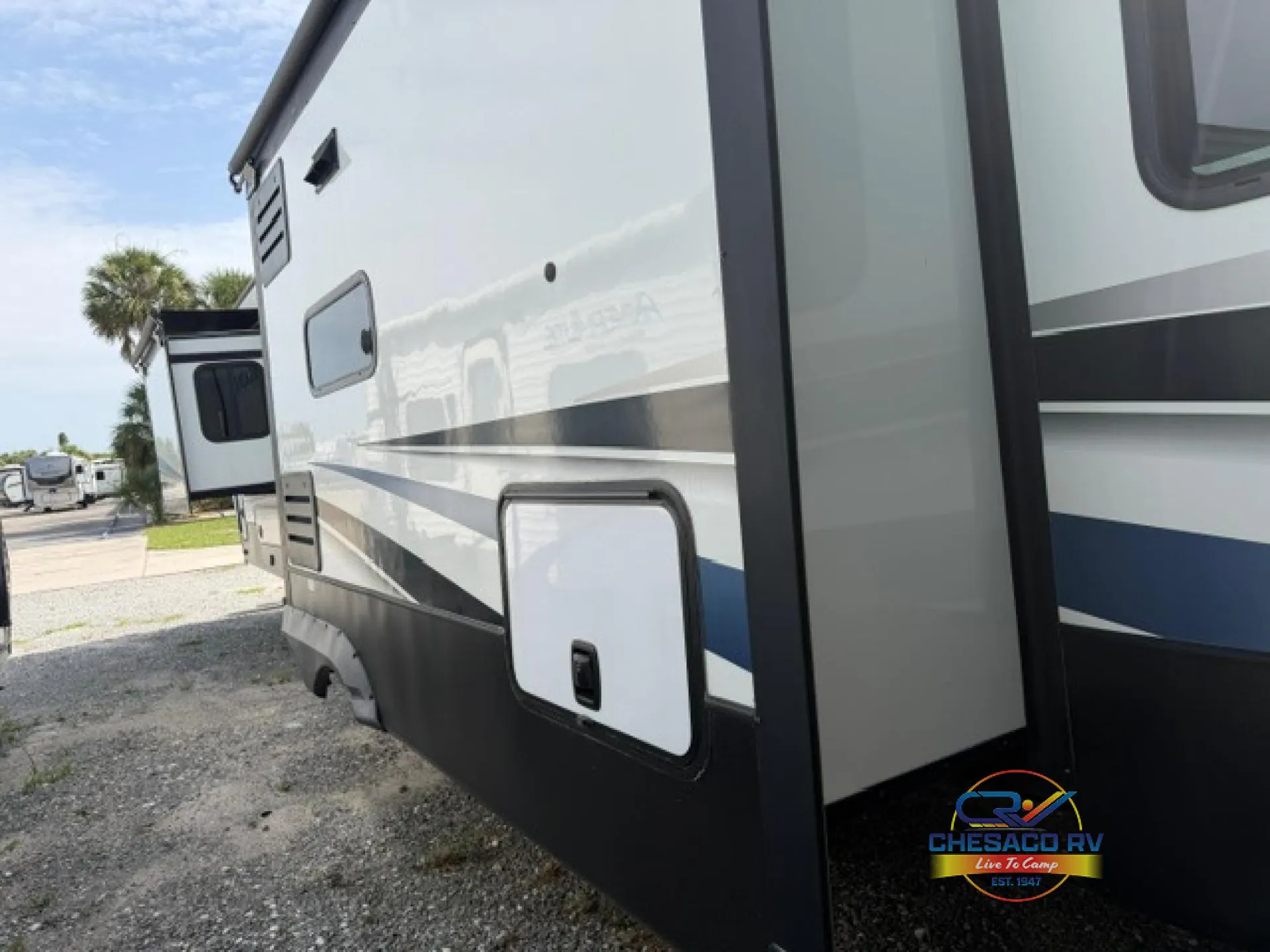 2022 Keystone Arcadia 370RL dealer photo 2 from Chesaco RV