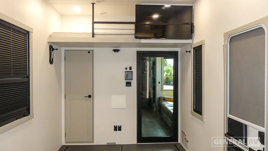 2025 Brinkley Model G 4000, Photos photo 35