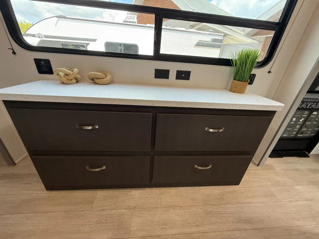 2027 Coachmen Catalina Legacy Edition 343BHTS (2 Queen Beds), Photos photo 12