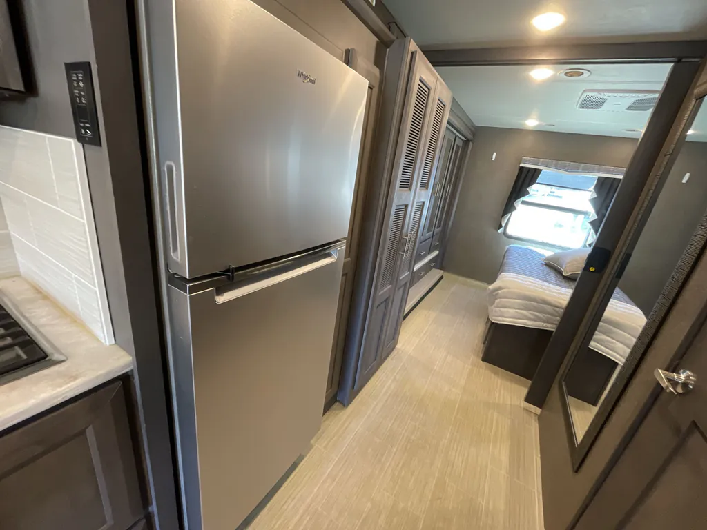 2022 Thor Motor Coach Challenger 35MQ, Photos photo 8