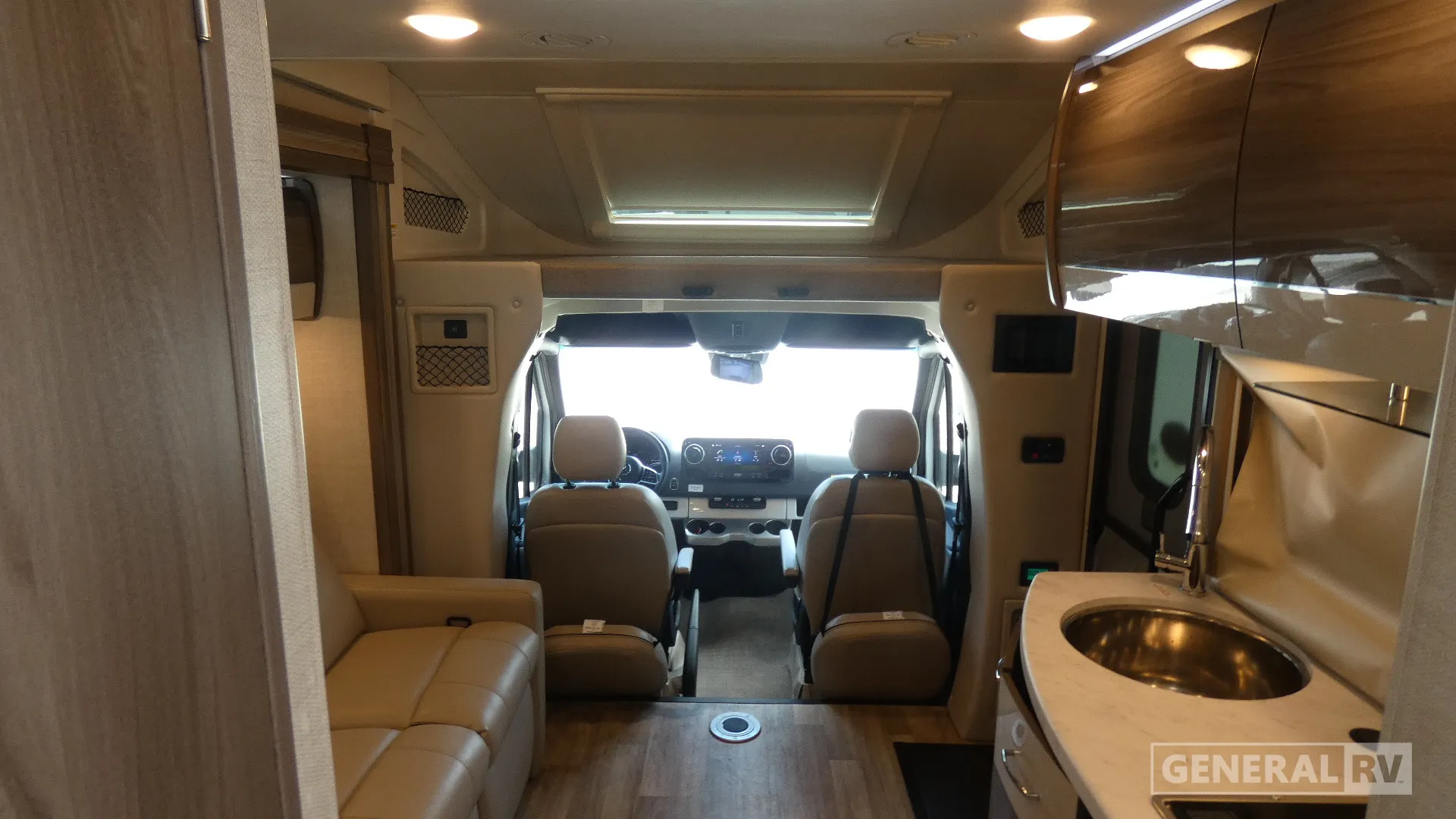 2024 Thor Motor Coach Delano 24XL - Photo 3