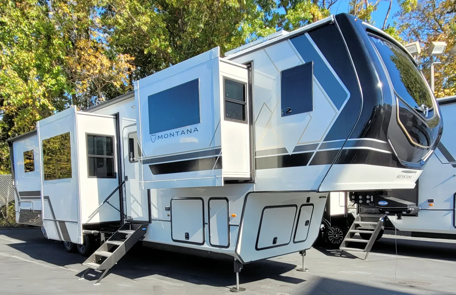 2026 Keystone Montana 3941FO - Photo 2