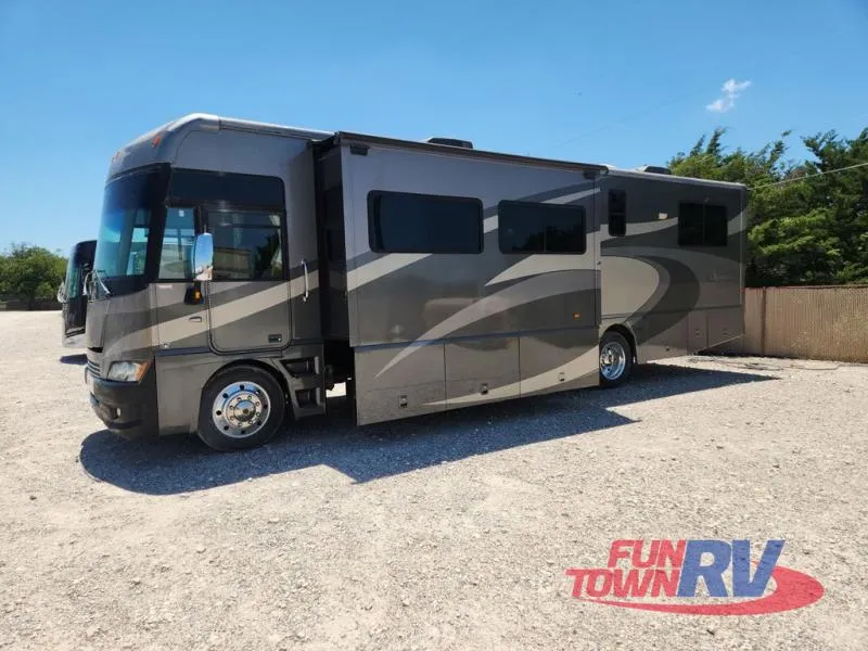 2008 Winnebago Adventurer 35L - Photo 2