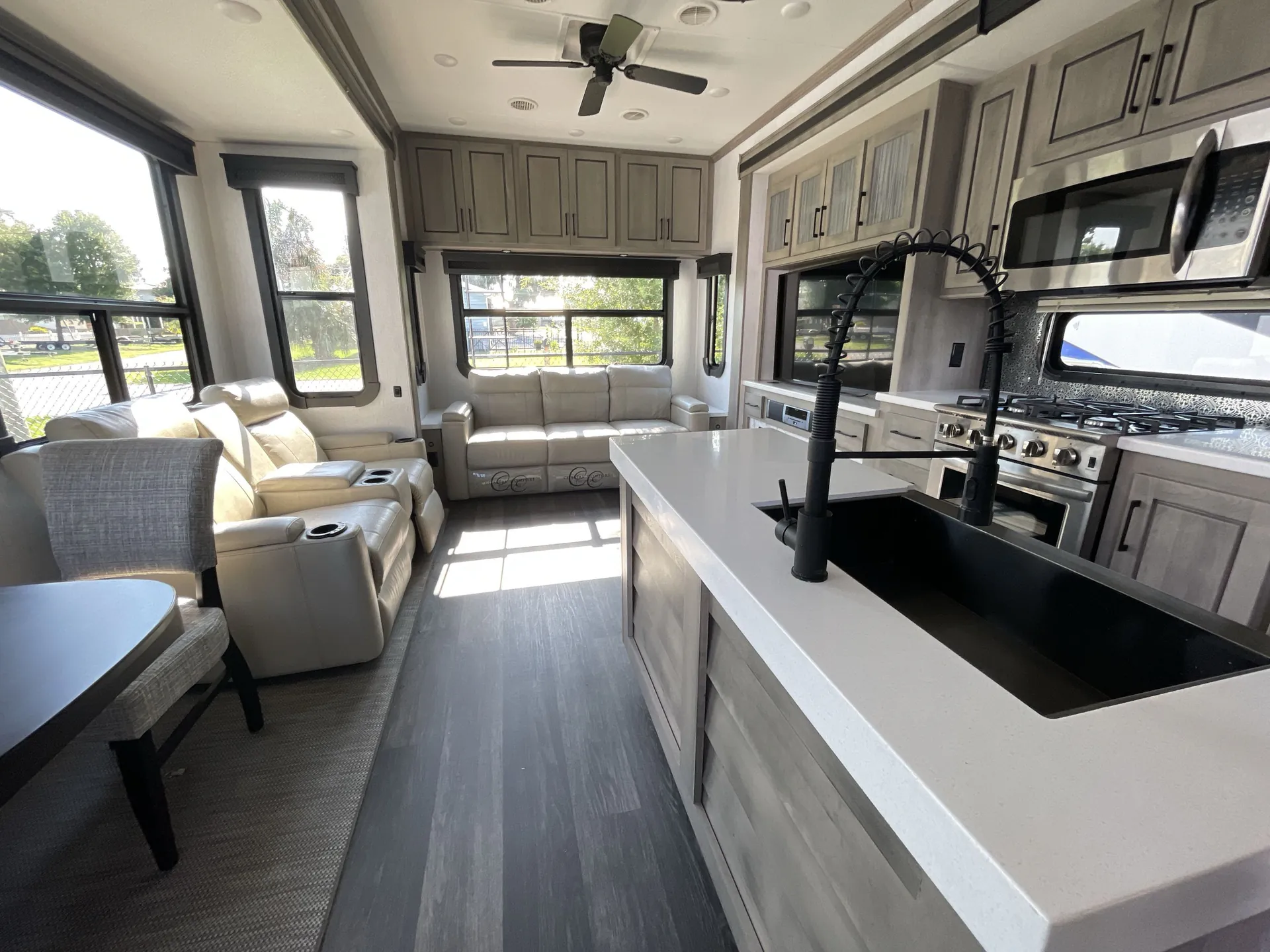 2022 Heartland Big Country 3851MO — stove oven open
