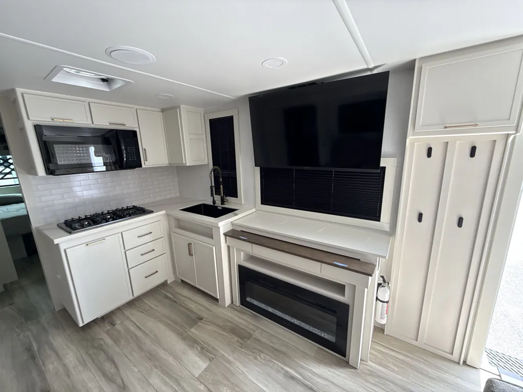 2026 Brinkley Model I 294, Photos photo 18