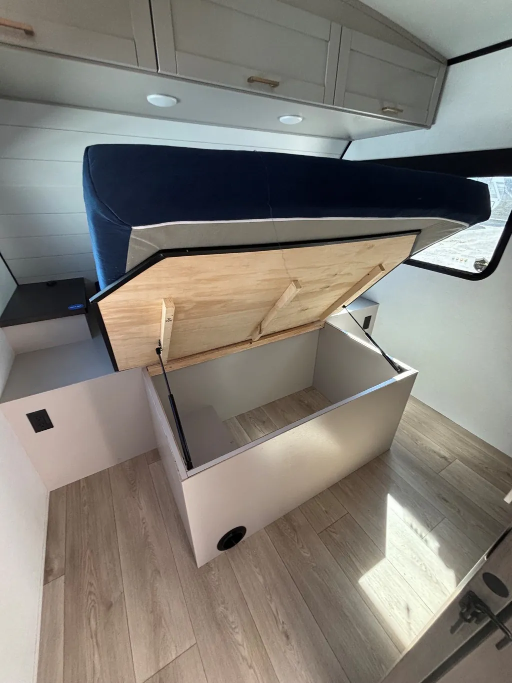 2027 Jayco Jay Feather 29BHB, Photos photo 4