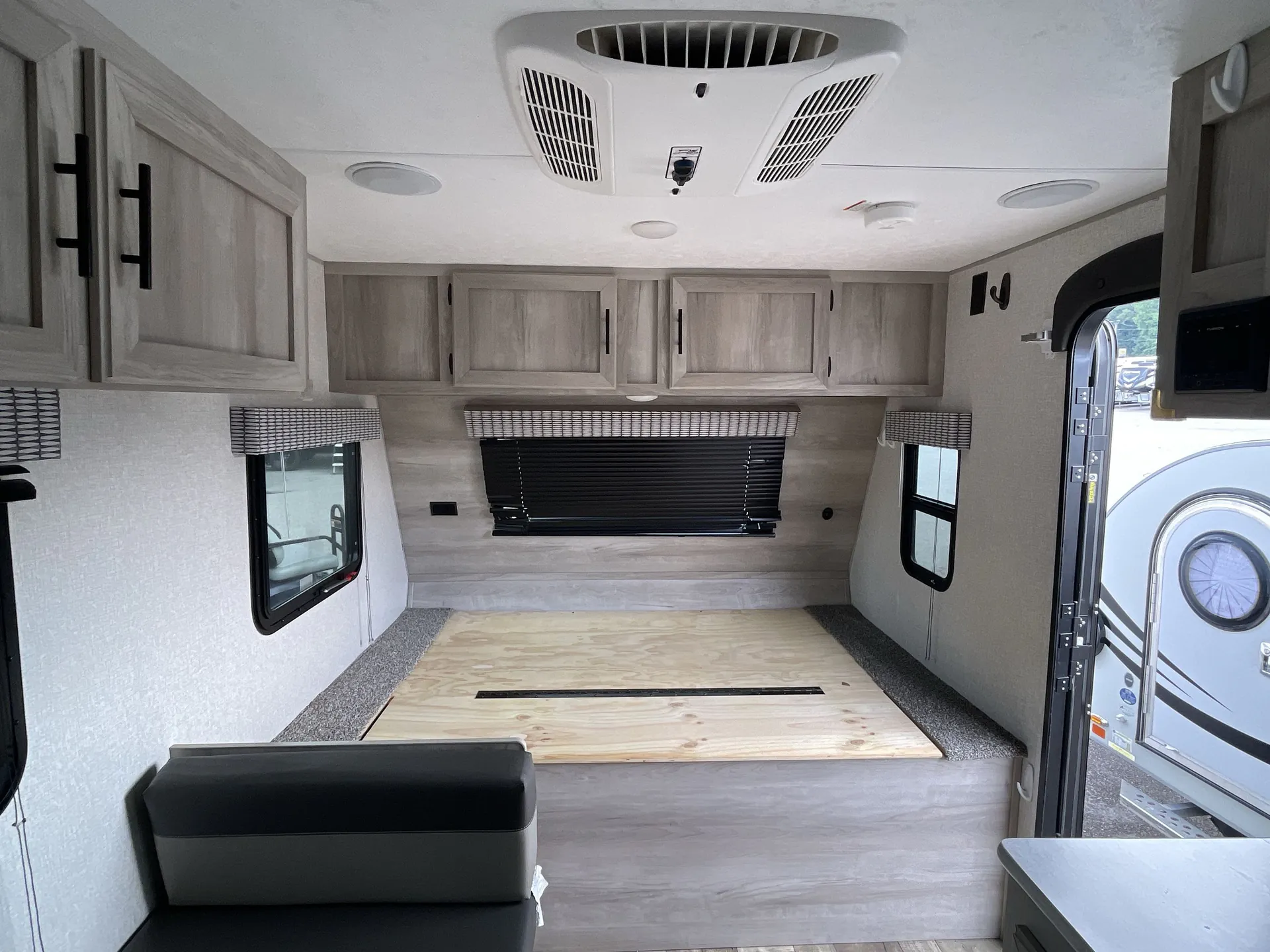 2022 K-Z Sportsmen Classic 180BH — living area main
