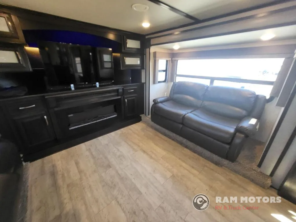 2018 Grand Design Momentum 376TH, Photos photo 19