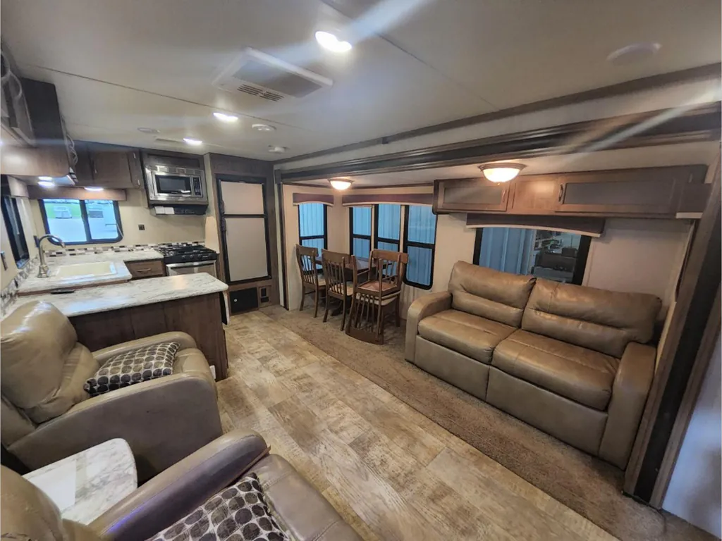 2018 Gulf Stream Conquest 295SBW, Photos photo 8