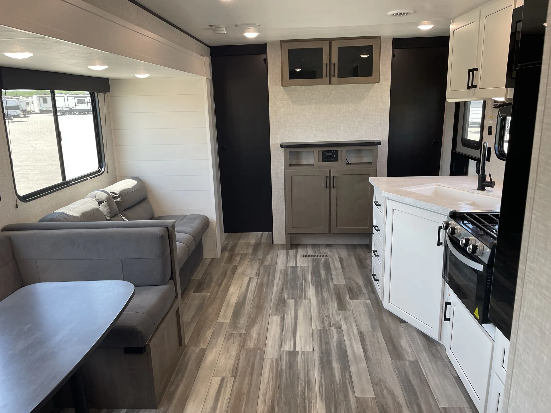 2025 Jayco Jay Flight SLX 321BDS — living area main