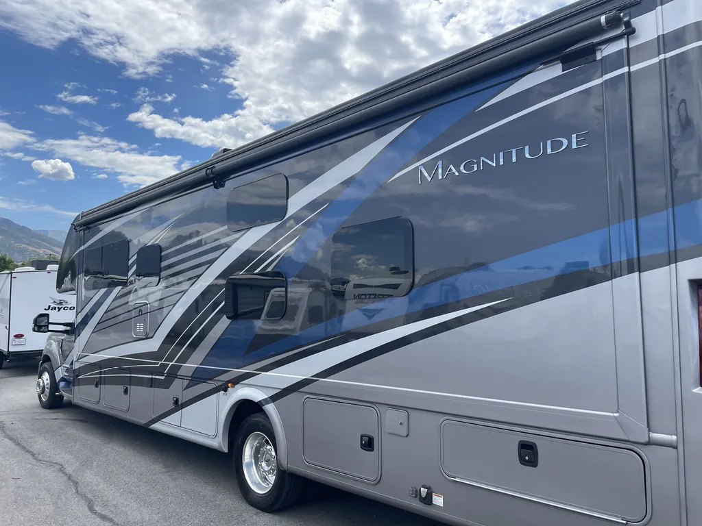 2022 Thor Motor Coach Magnitude RS36, Photos photo 31