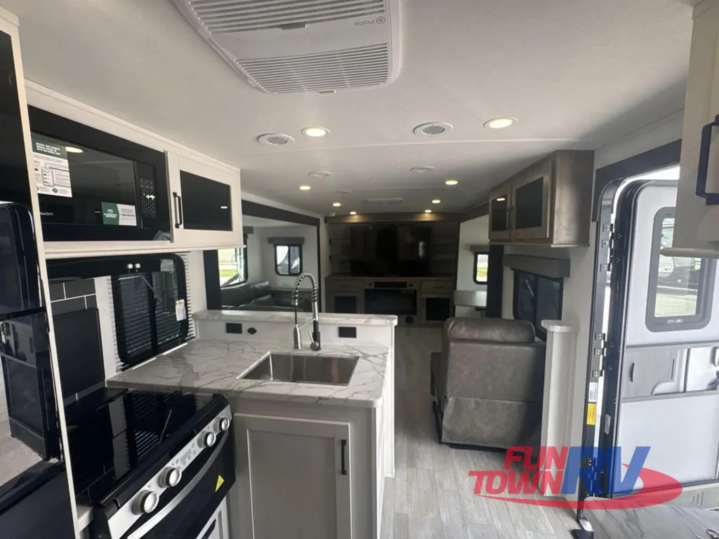 2027 Forest River Solaire 3300FLBS, Photos photo 7