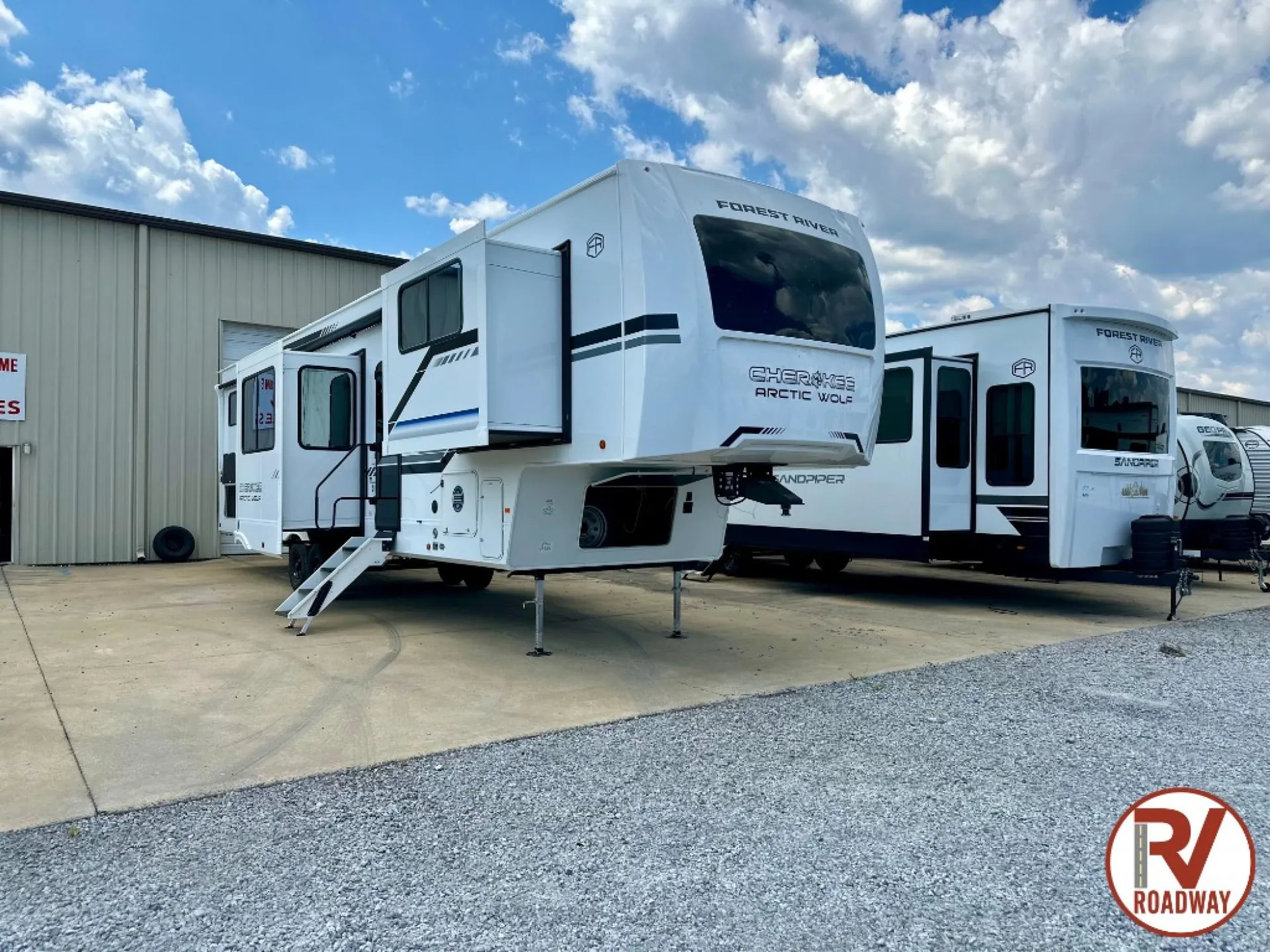 2026 Forest River Cherokee Arctic Wolf 3950SUITE - Photo 2