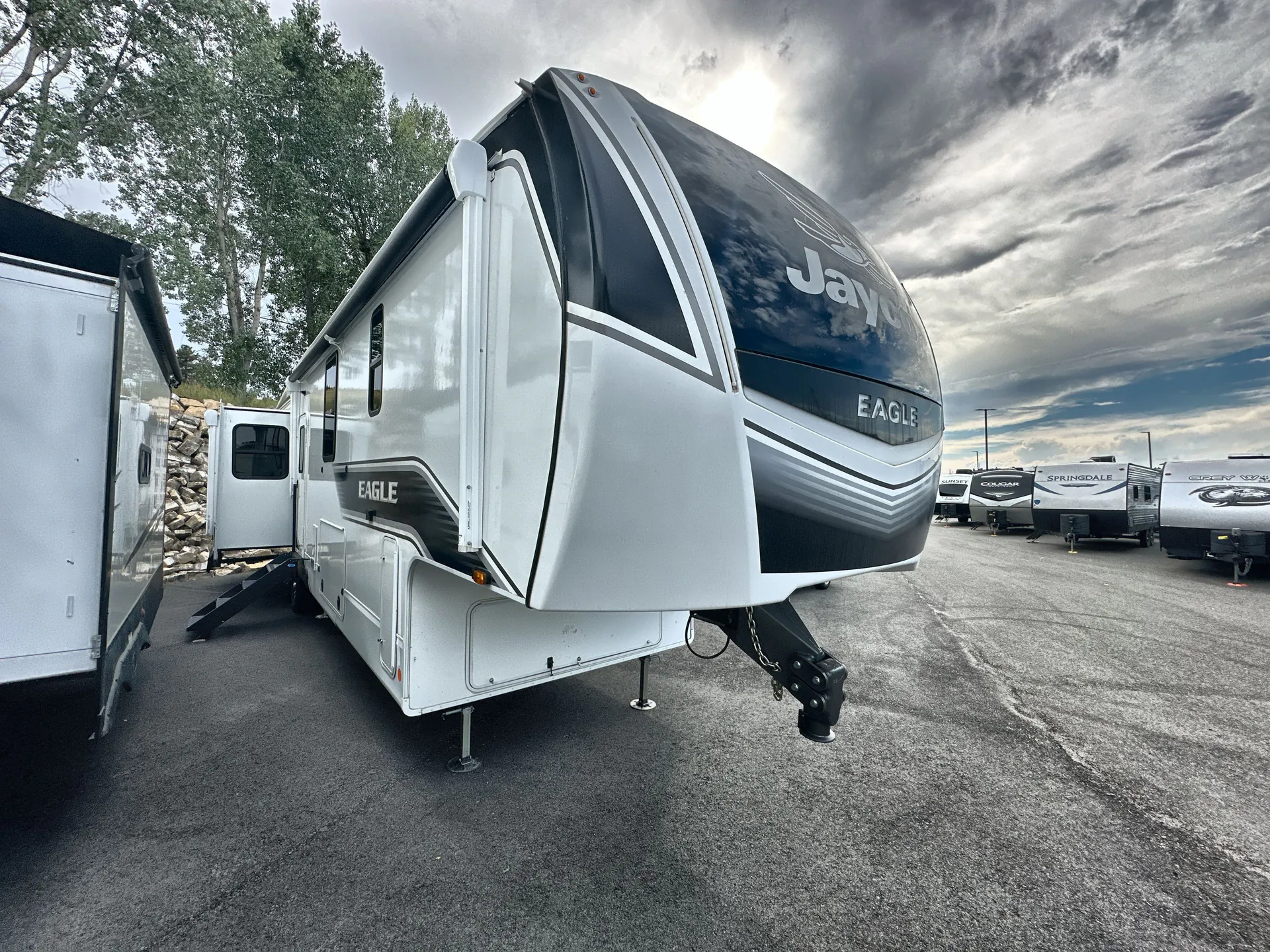 2024 Jayco Eagle 370FBTS - Photo 2