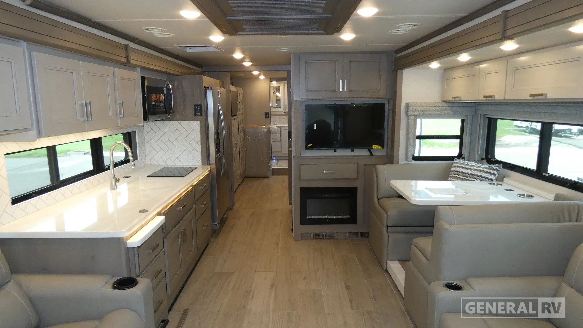 2026 Thor Motor Coach Aria 3901 - Photo 3