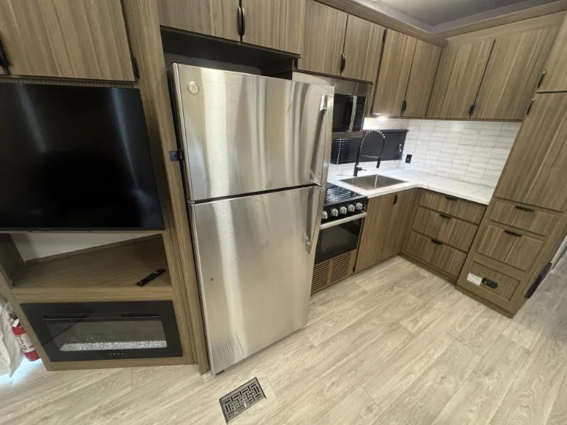 2027 Forest River Salem Villa 353FLFB — Photo 6