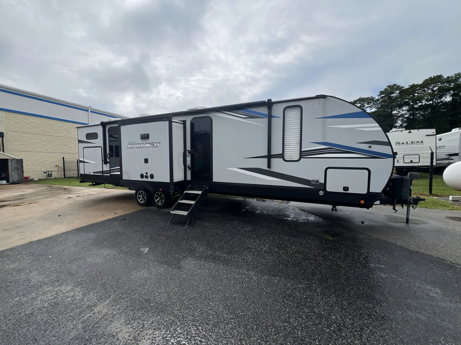 2021 Forest River Cherokee Alpha Wolf 33BH-L - Photo 2