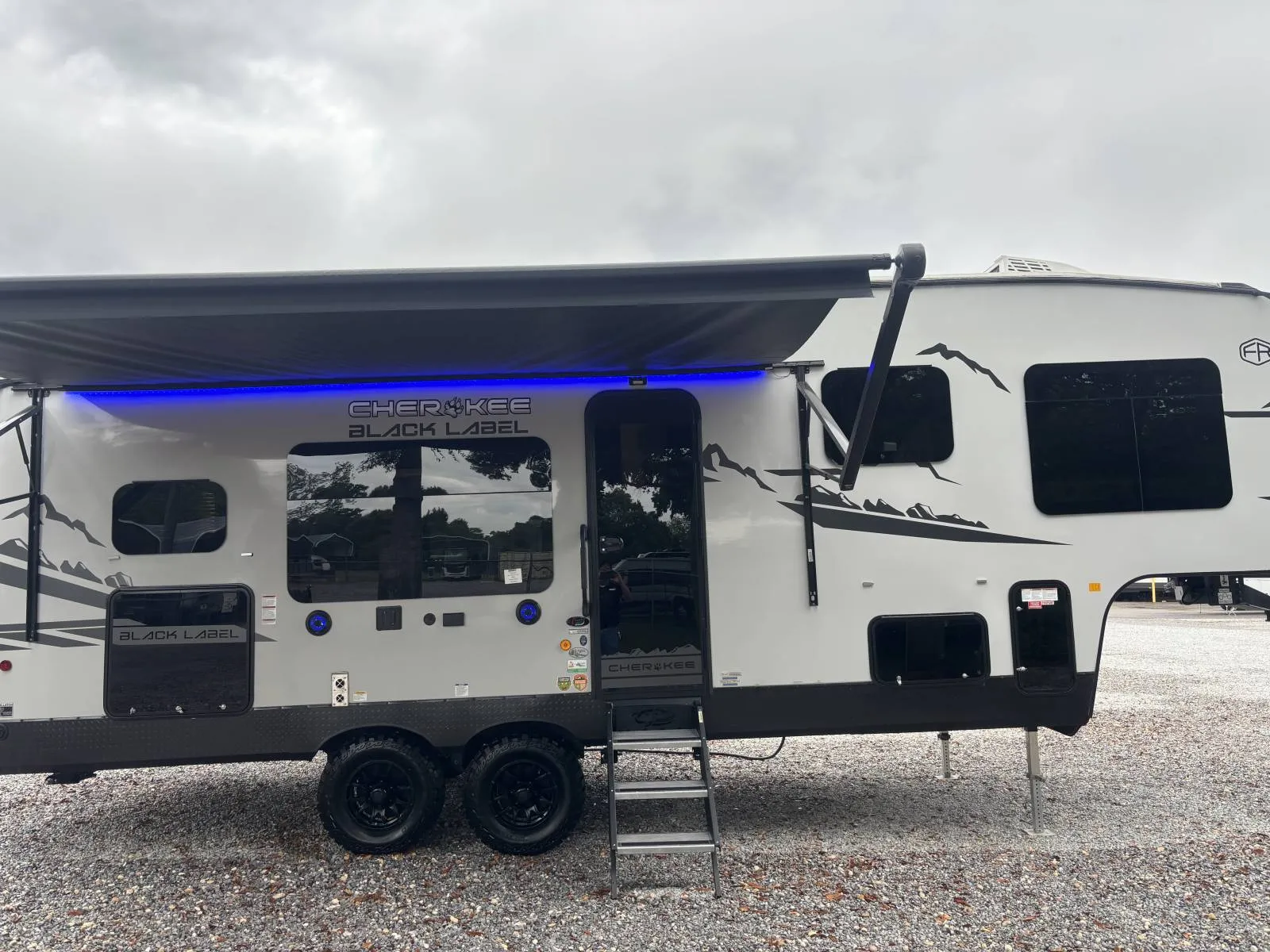 2025 FOREST RIVER 255SBBL BLACK LABLE 255SBBL - Photo 3