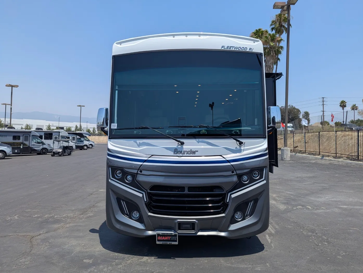2026 Fleetwood Bounder 35K - Photo 3