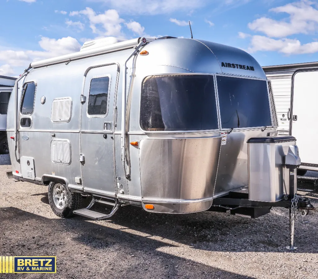 2017 Airstream Flying Cloud 19 - Photo 2
