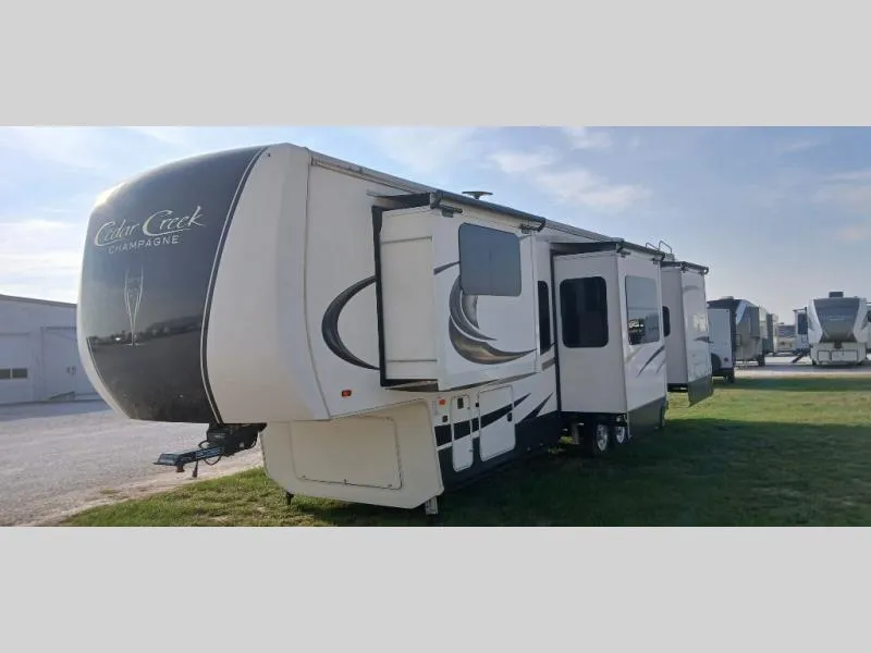 2019 Forest River Cedar Creek Champagne Edition 38EFK - Photo 3