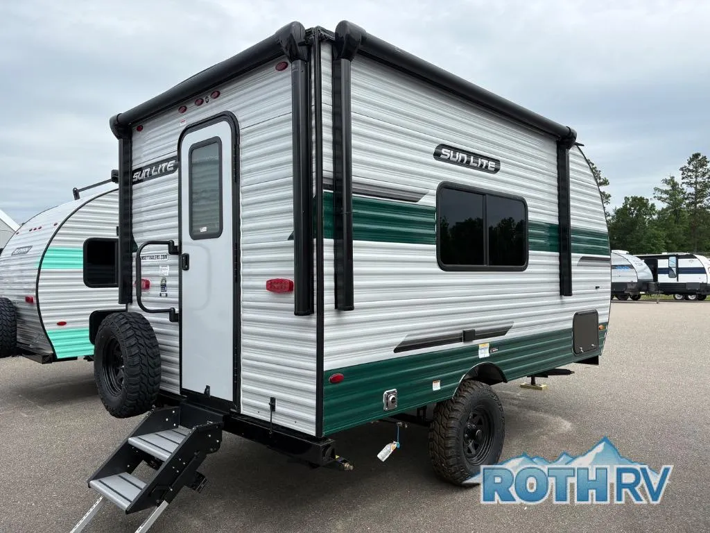 2027 Sunset Park RV Sun Lite 16BH - Photo 4