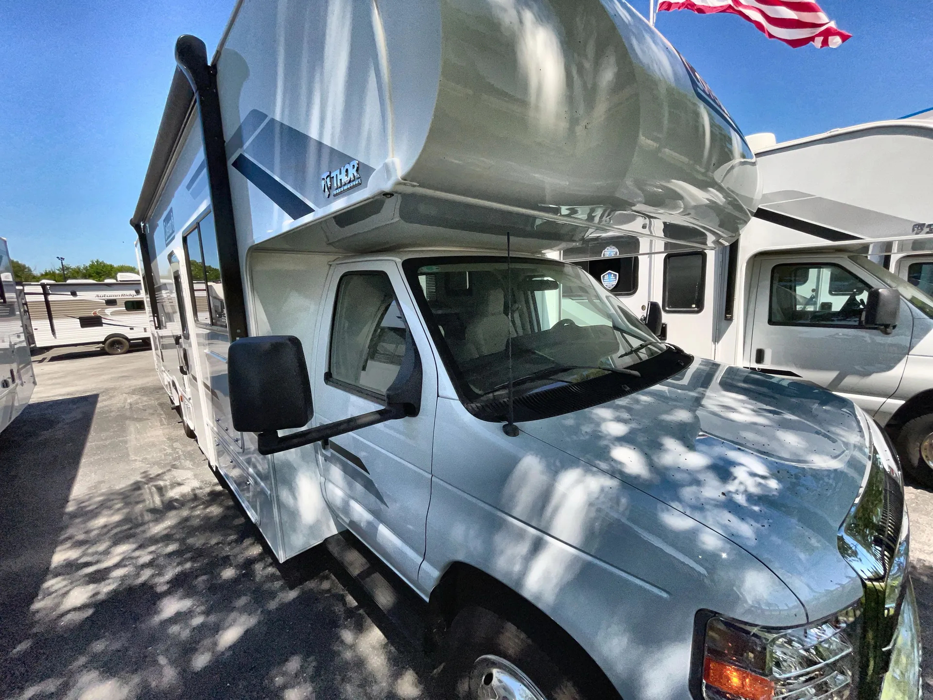 2026 Thor Motor Coach Coleman 31CM - Photo 2