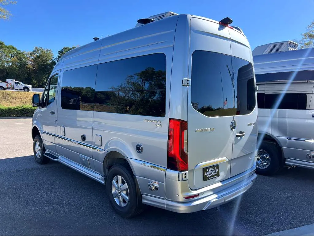 2026 Airstream Interstate 19GT - Photo 4