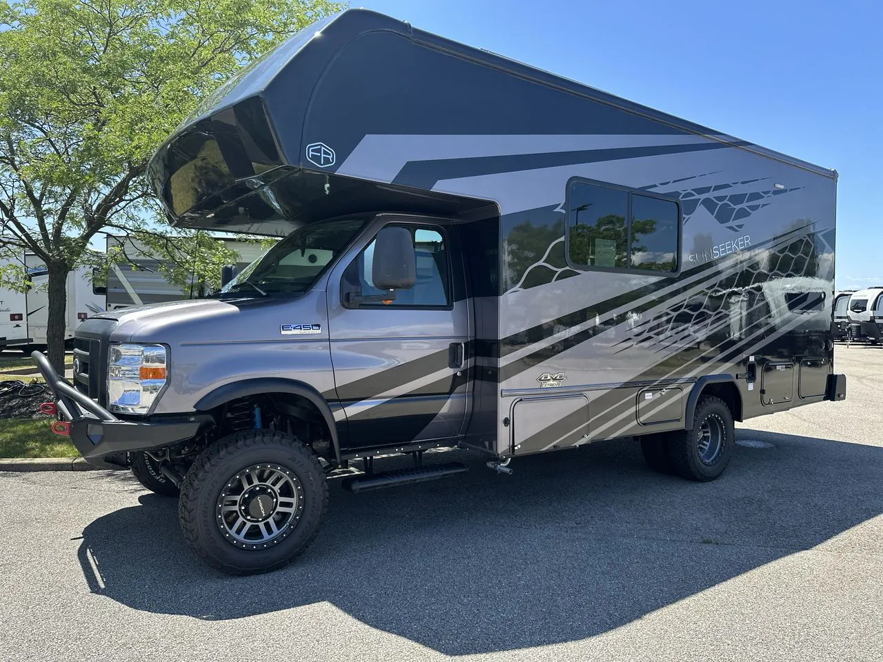 2026 Forest River Sunseeker 23504X4 - Photo 2